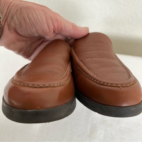 Easy Spirit Women’s Sz 7B leather brown loafers Preppy Academia casual shoes - Picture 2 of 9